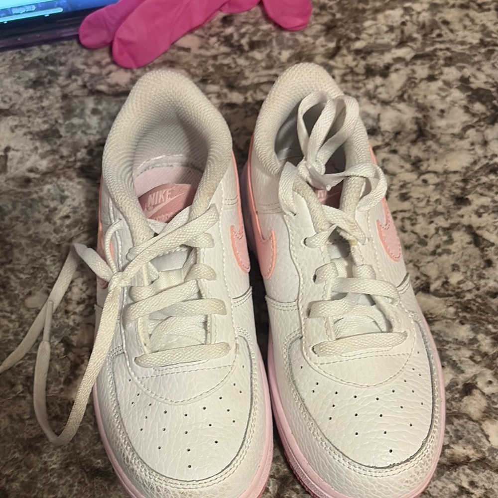 Nike White and Pink Sneakers Classic Low-Top Design